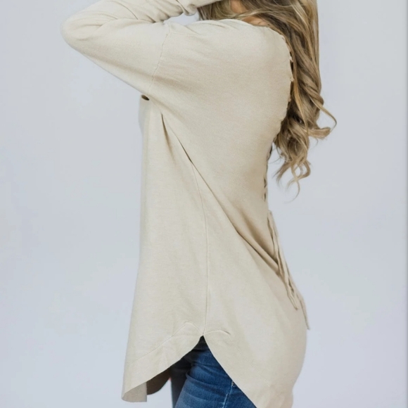 Criss cross back long sleeves - Picture 3 of 12